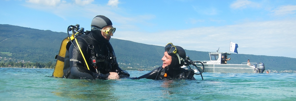 Baptême avec Plouf plongée au lac d'Annecy